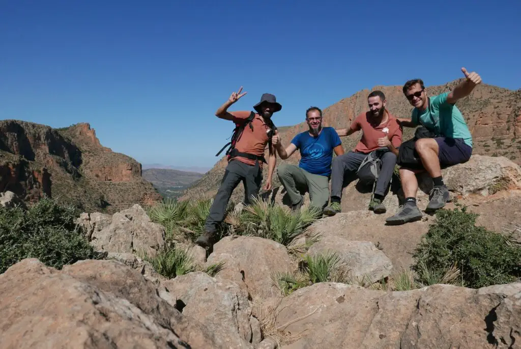 4 randonneurs dans les montagnes de Béni Snassen au Maroc