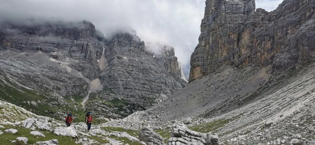 trek d'une semaine dans les dolomites