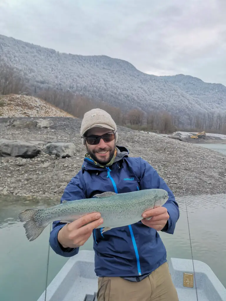 Peche à la mouche en réservoir avec la veste en Gore Tex Norrona