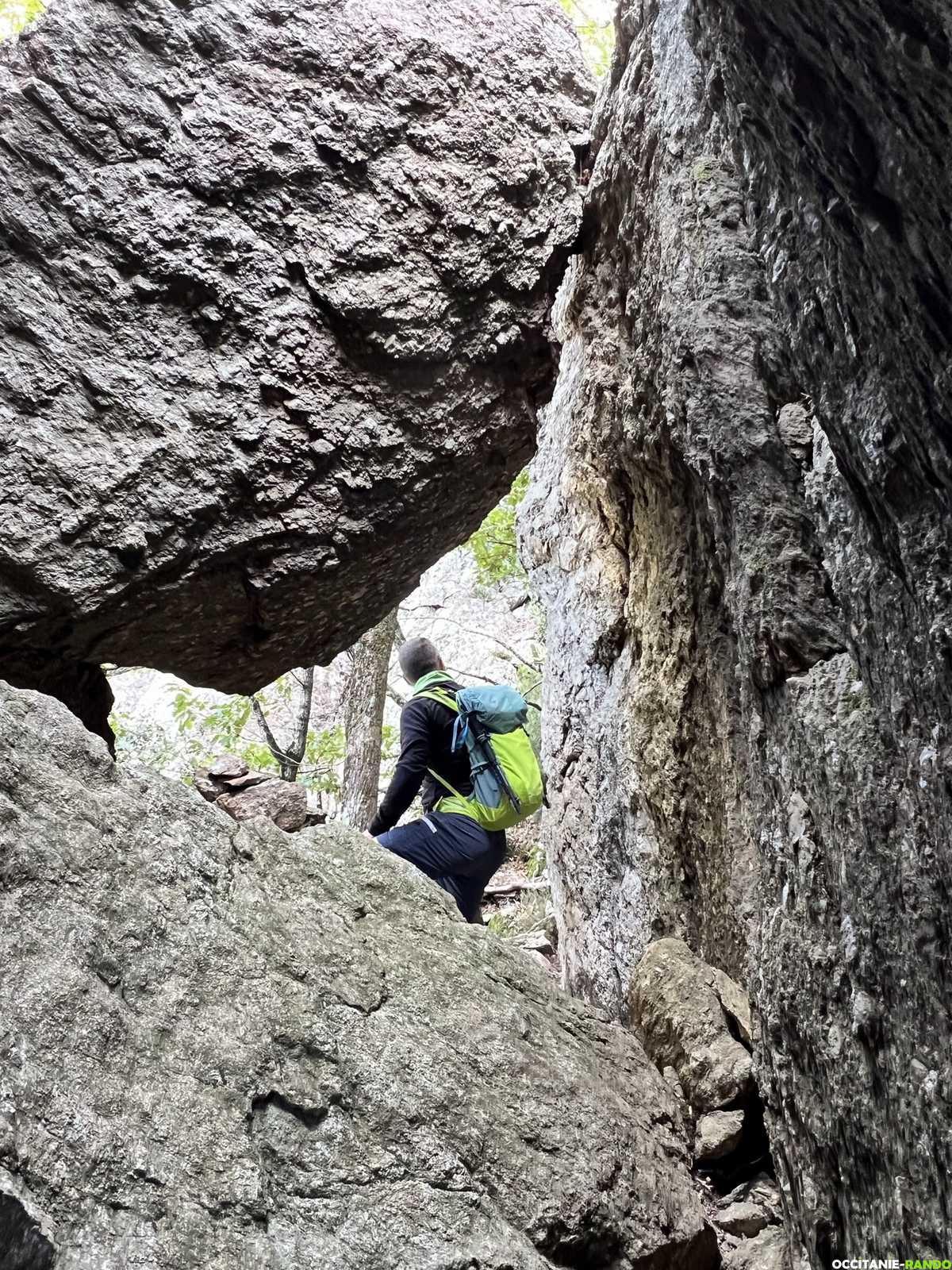 Ascension de la piste des Charbonniers dans le Caroux avec le sac à dos Deuter Speed Lite 30