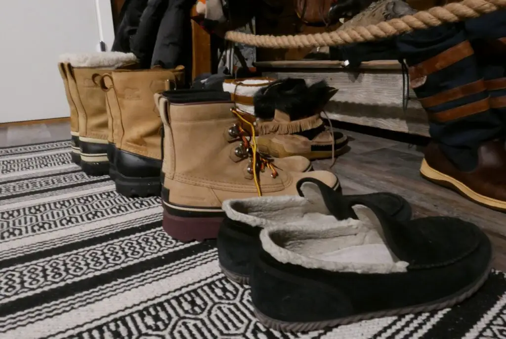 Plusieurs modeles de chaussures sorel en suède