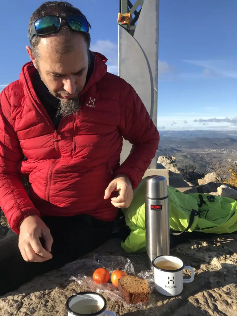 test de la doudoune haglofs en randonnée