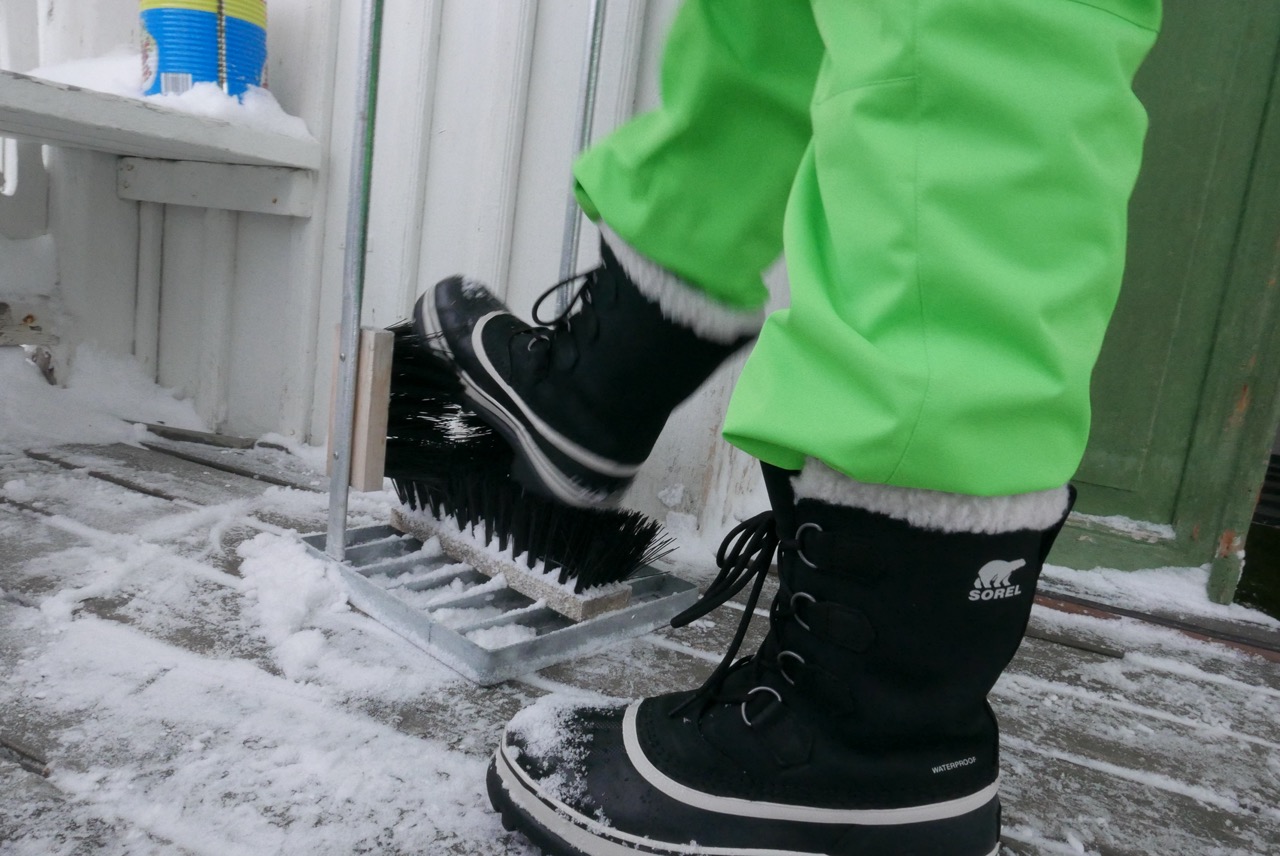 Pour enlever la neige des chaussures avant de rentrer