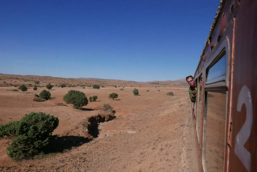 Voyage dans le train du désert pour découvrir l'oriental au Maroc une exclusivité suprateam travel