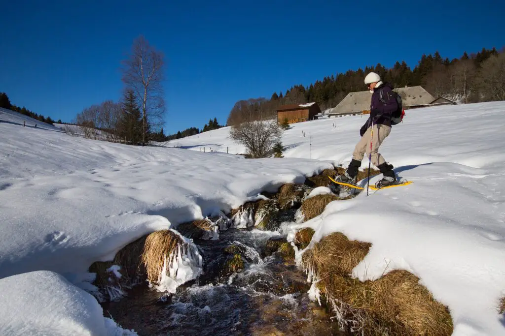 randonnée du Lac du Lou en raquettes à neige autour des Menuires