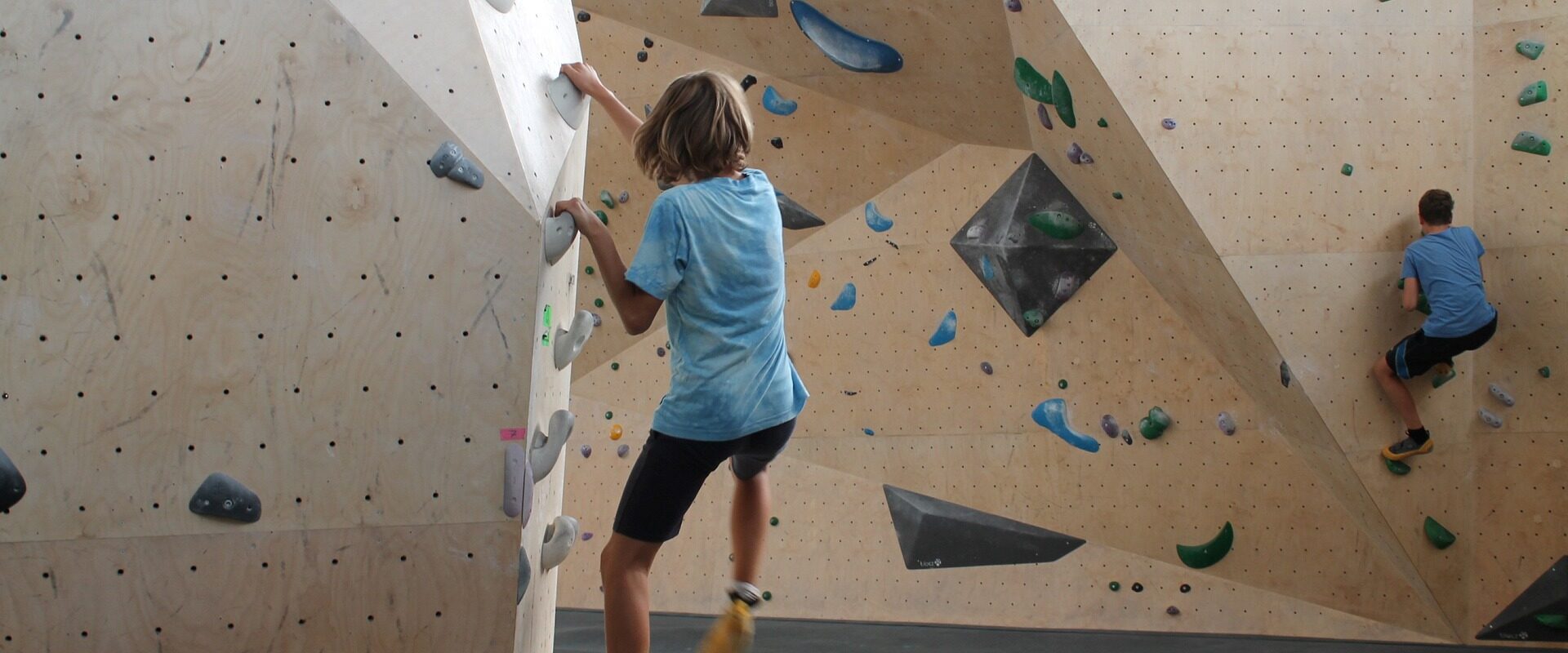 S'offrir une journée en salle d'escalade de bloc