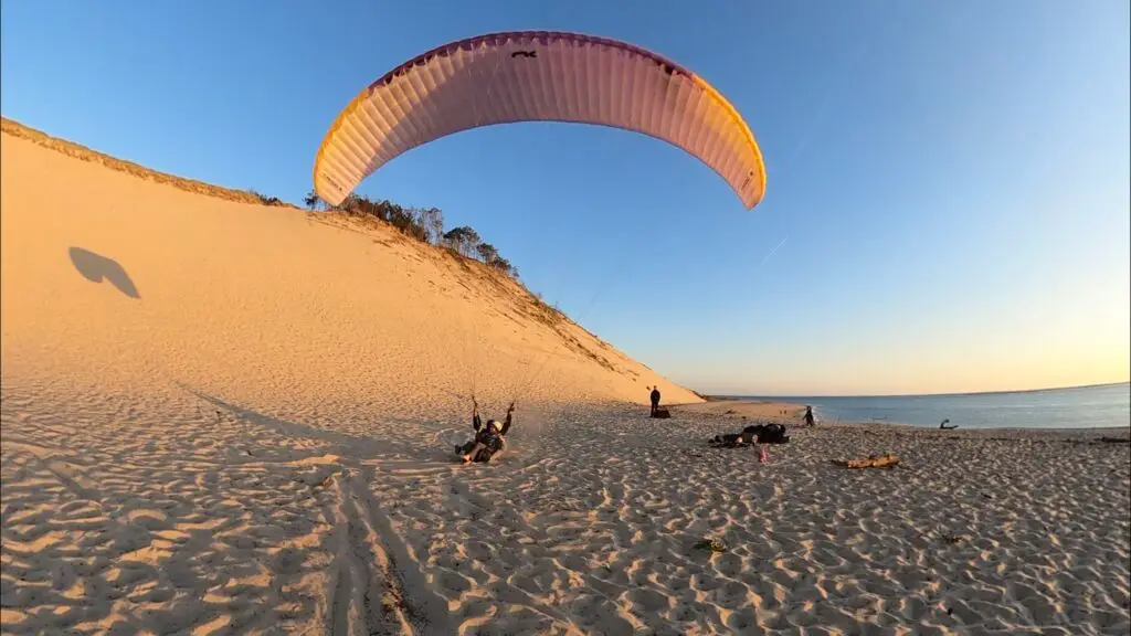 paragliding landing at the Dune du Pilat