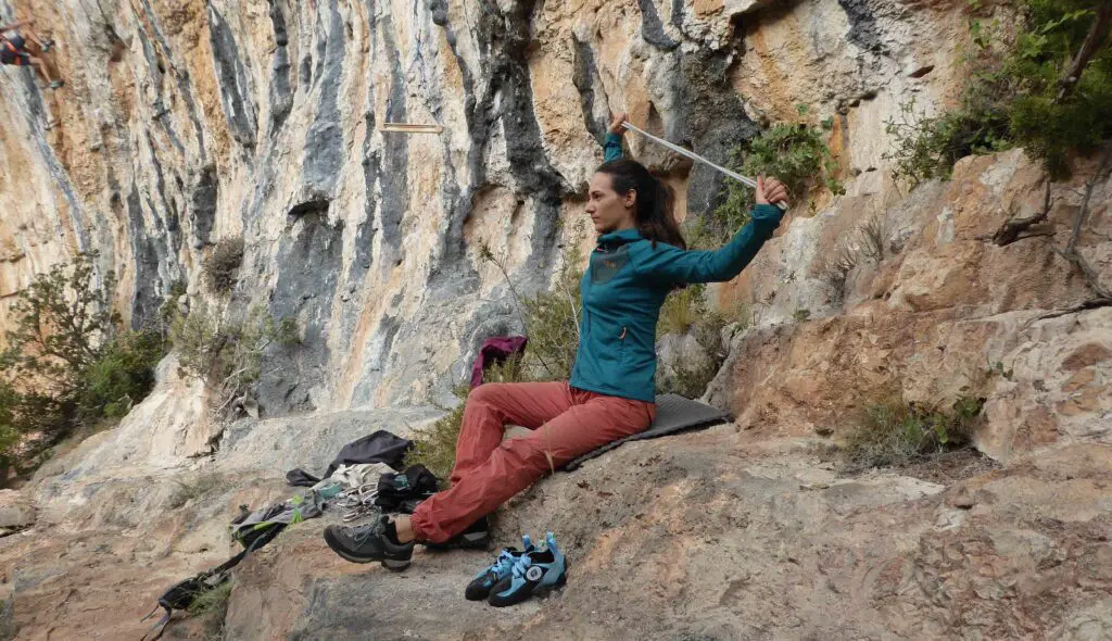 Echauffement escalade avec le haut Superflux Rab