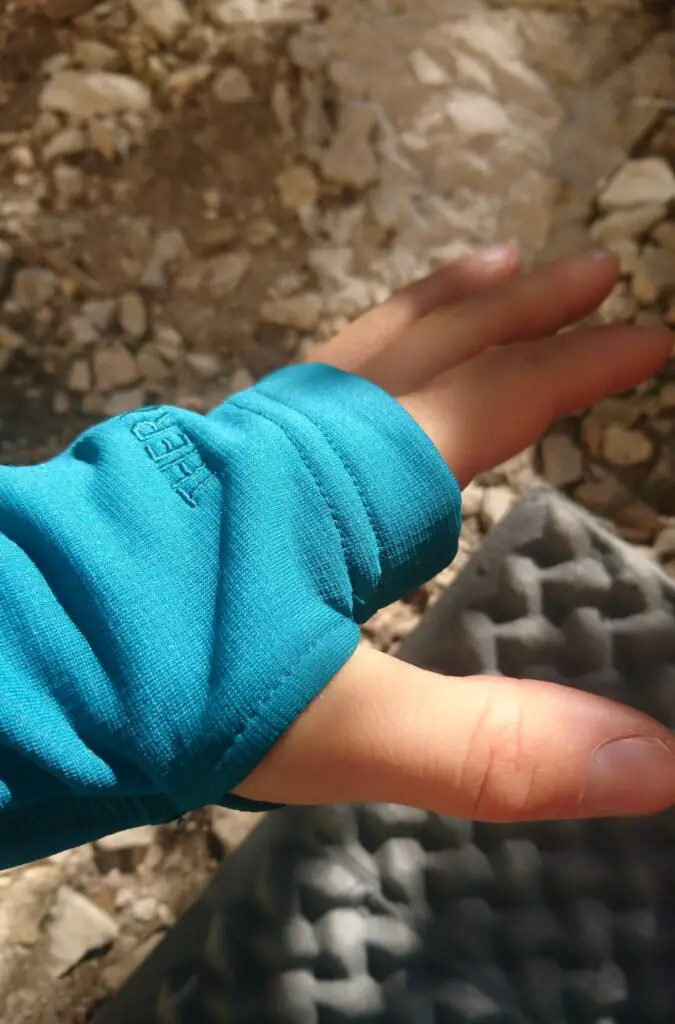 Haut à capuche Superfllux Rab passant pour pousse