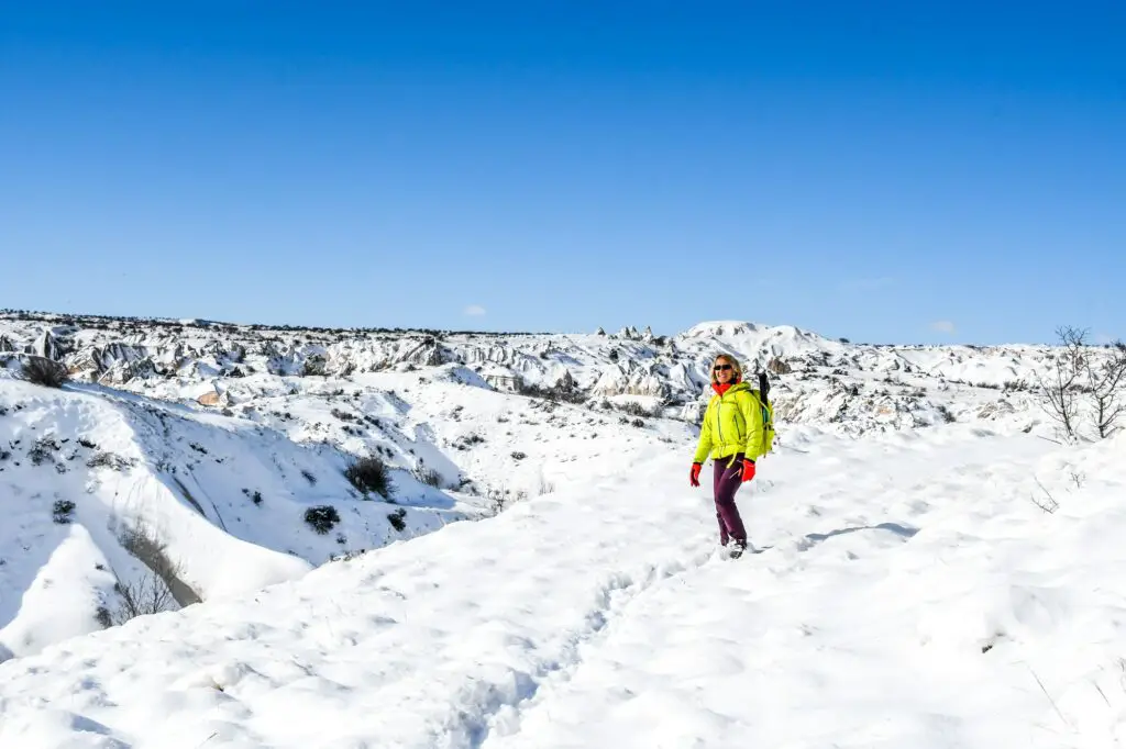 Test retour veste et pantalon imperméables pour la randonnée en plein hiver en Turquie