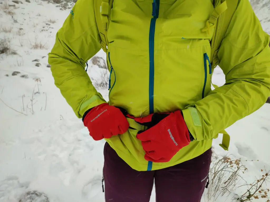 Test terrain veste zipée femme pour activités outdoor en hiver
