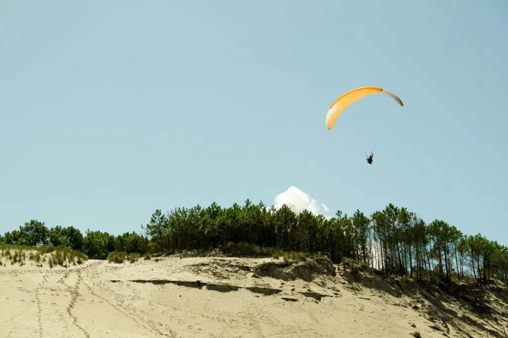 vol en parapente au dessus de la dune du Pilat