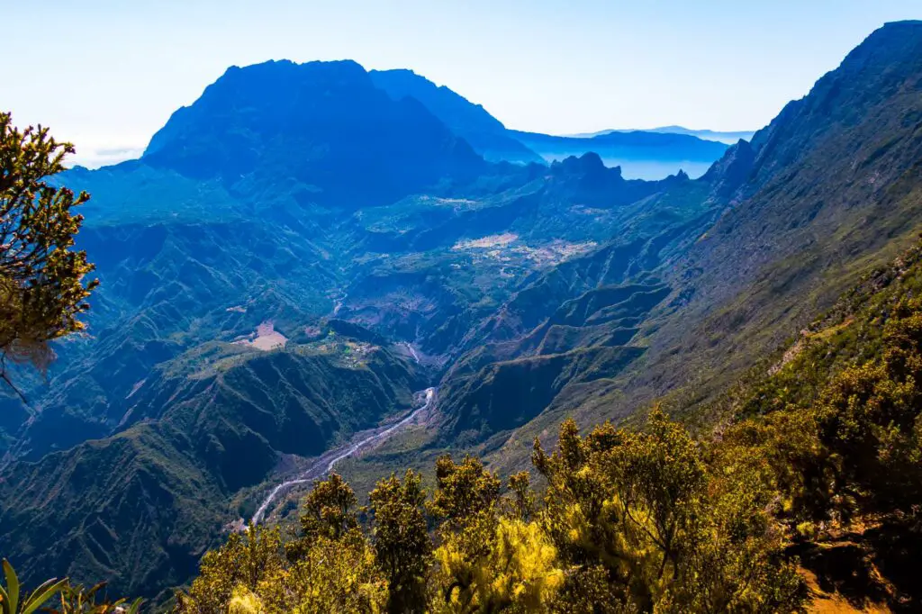 sites de randonnée de la Réunion mafate vu du rempart du maïdo grand bénare