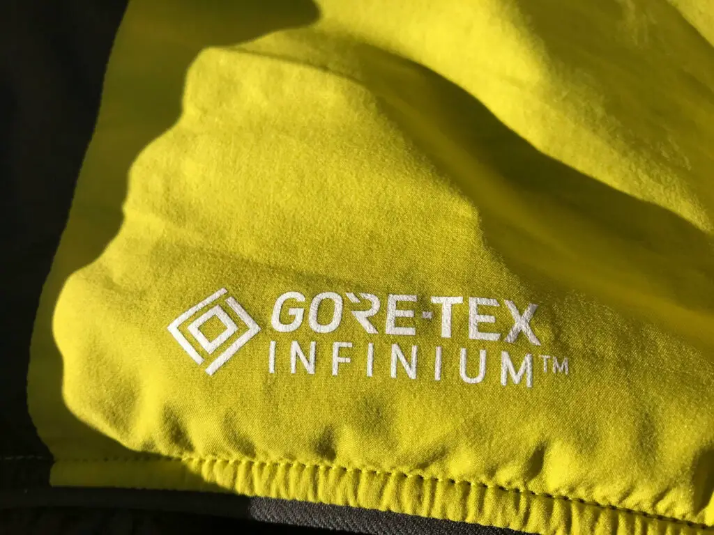 GORE-TEX INFINIUM™ WINDSTOPPER® sur la softshell Haglofs