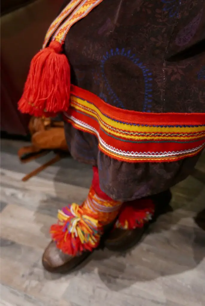 couleur du peuple SAMI dans habits traditionnel