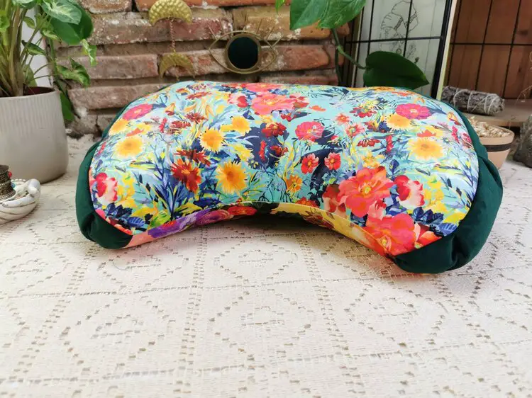 Coussin demi lune l'unique orne