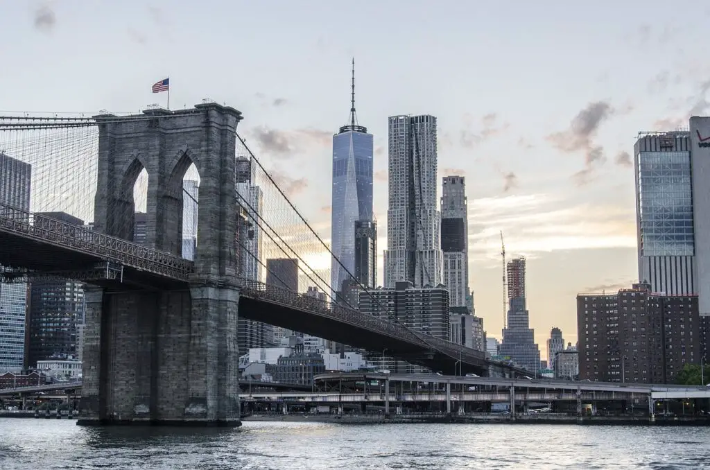 Le Brooklyn Bridge et la skyline de Manhattan