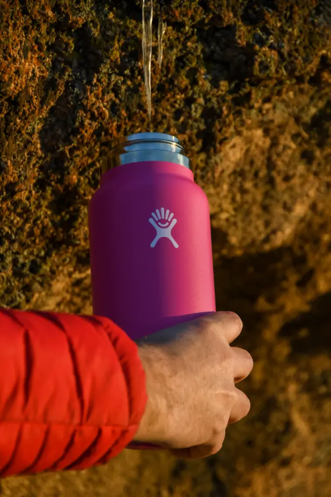 remplissage d'une gourde isotherme hydro flask