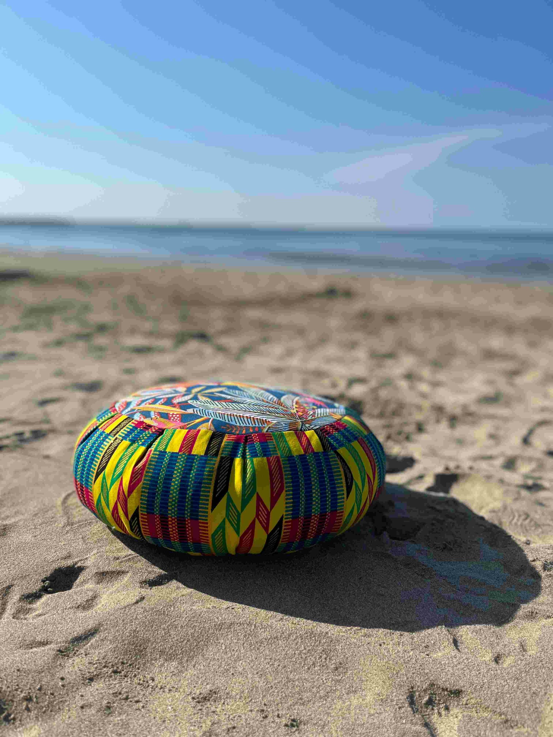 test produit coussin meditation sur la plage