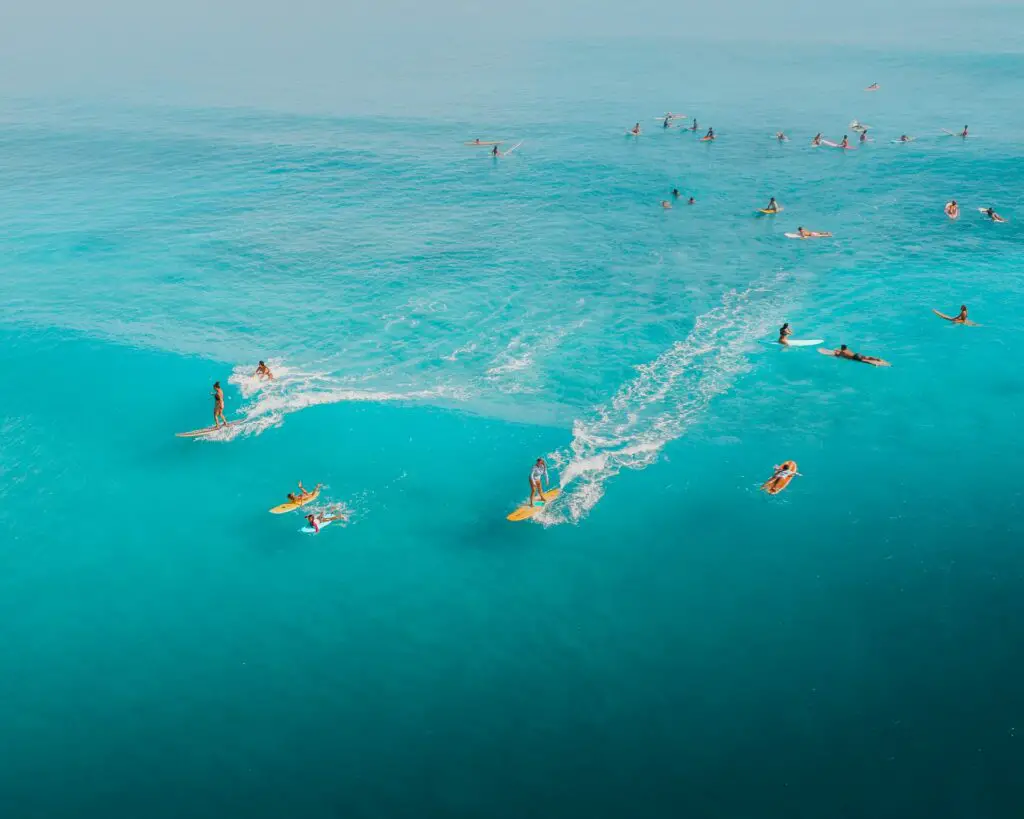 Cours de surf à HawaÏ sur l'île de Maui, parmi les activités outdoor à faire à Hawaï