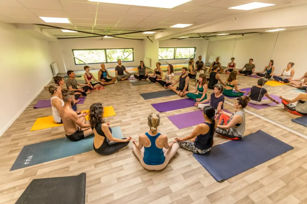 Cours de yoga chez Om Yoga Vannes dans le Morbihan
