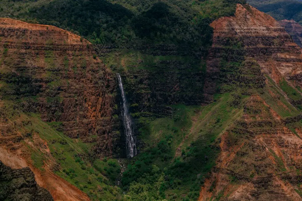 Le Waimea Canyon sur l'île de Kauai dans l'archipel d'Hawaï, lieu rempli d'activités outdoor