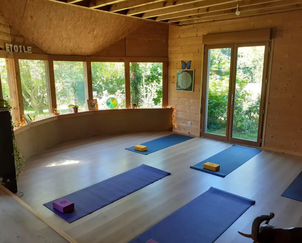 Salle de yoga de Lucie VAN DER WERF dans le Morbihan
