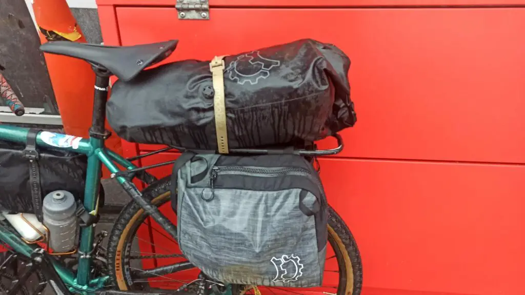 quel sacoche a velo choisir sur porte bagage et roue arriere