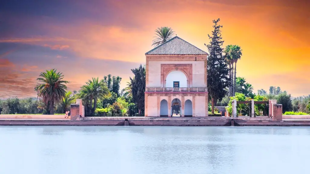 visiter le jardin de Menara à marrakech au Maroc