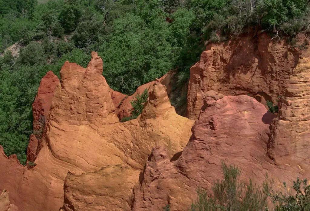 Voyager sans quitter la France : le Colorado provençal