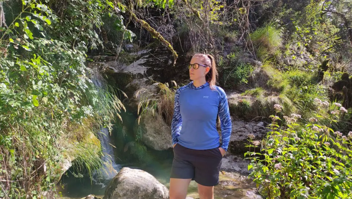 Test terrain vêtements randonnée femme helly hansen