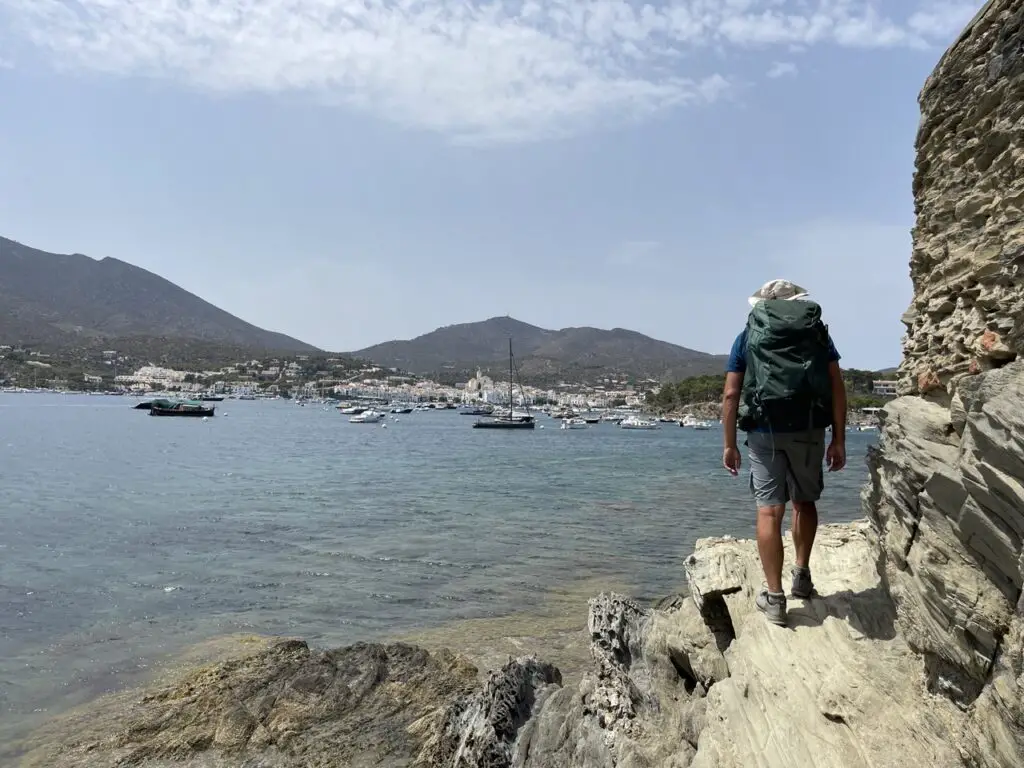 Arrivée à pied à Cadaquès en suivant le sentier littoral