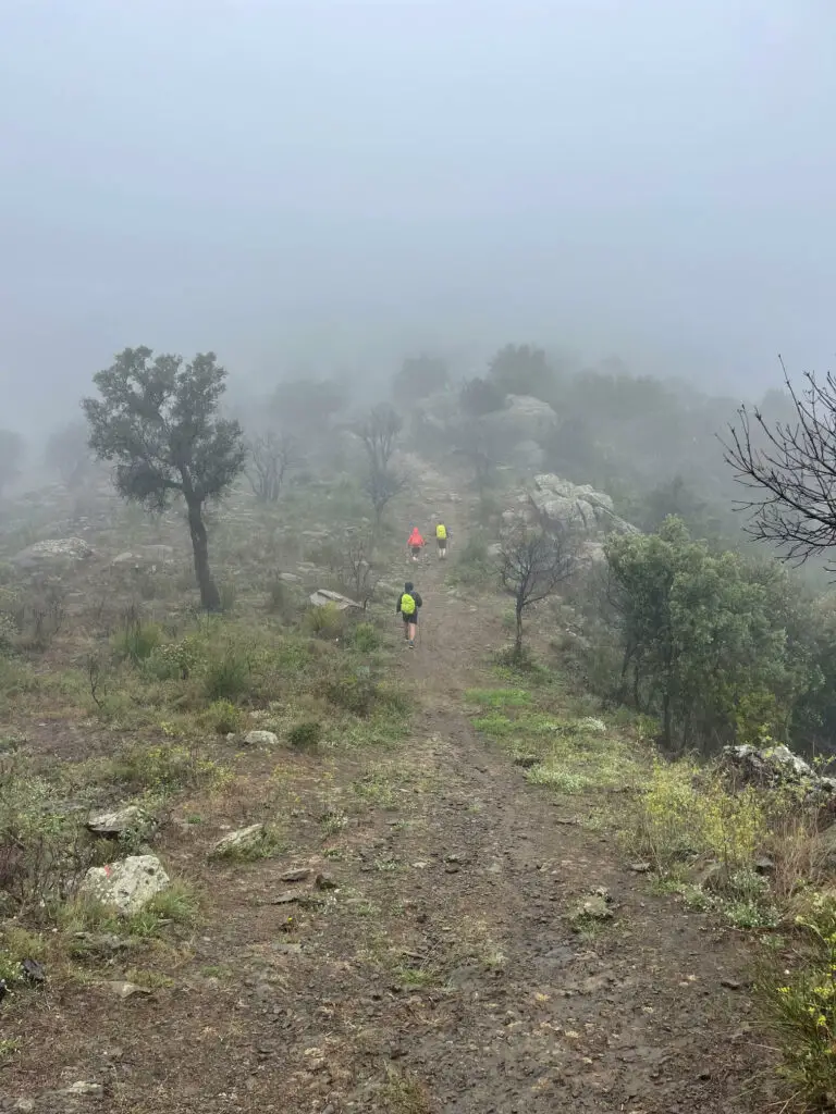 Pluie pour monter au Monastère de San Peres de Rodes sur la costa brava