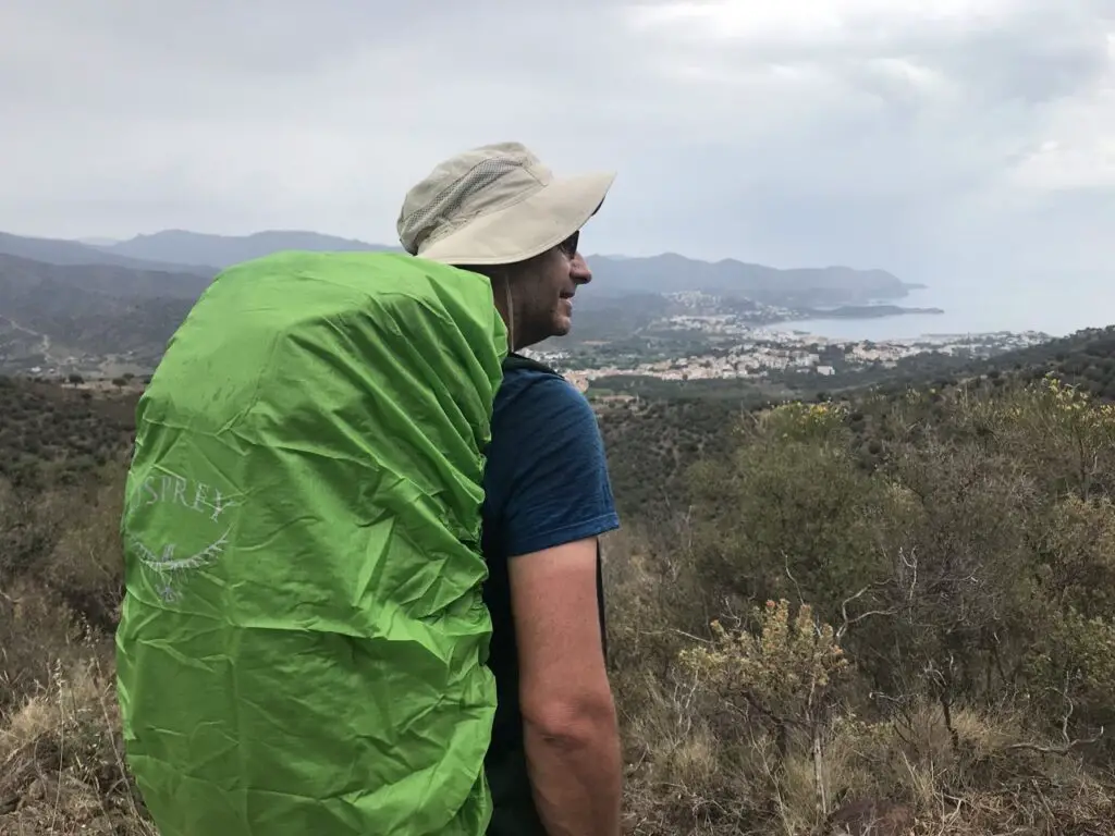 Raincover Osprey testé sur le sac à dos Volt 45