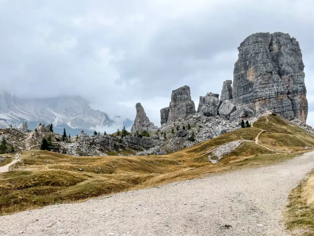 vue sur les cinque torri Dolomites
