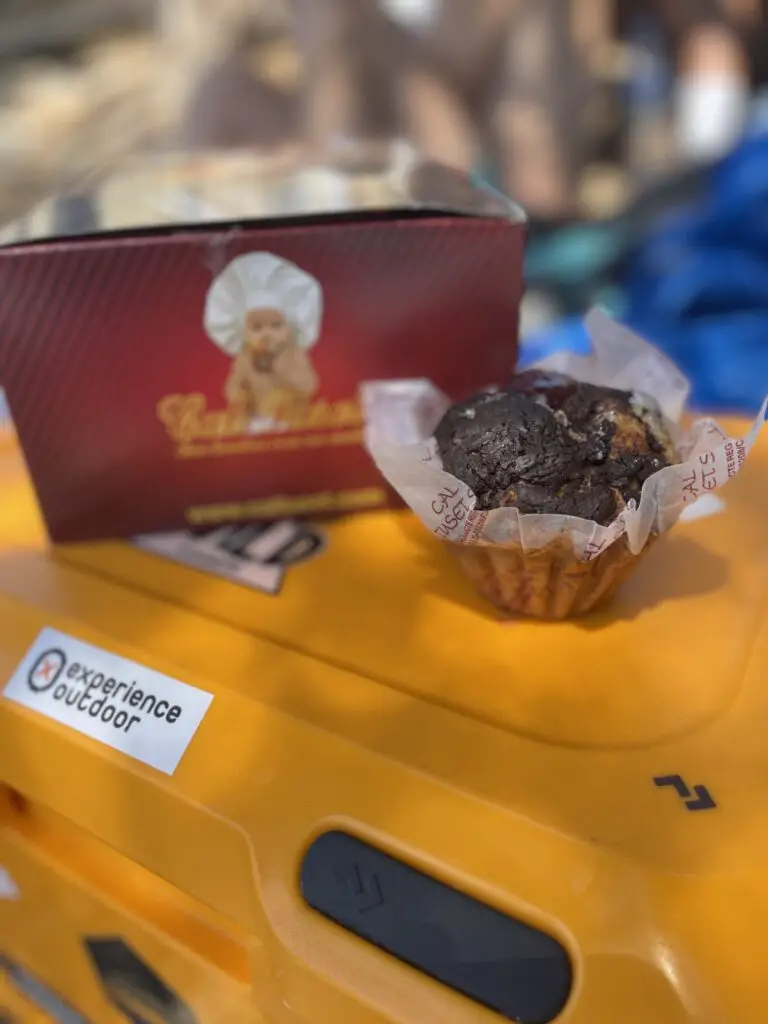 Dégustation de muffin Magdaleneria Cal Tuset du village de Peratallada en Costa Brava