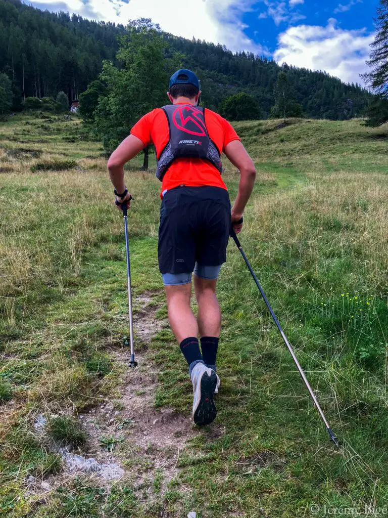 François me rejoint à Vallorcine, village étape de la Trans'Alpes.