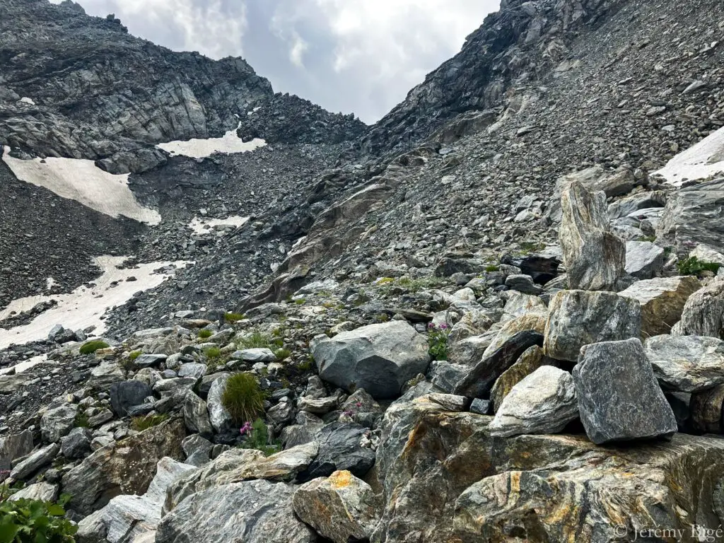 Col au dessus du lac de la Pierre Rouge.