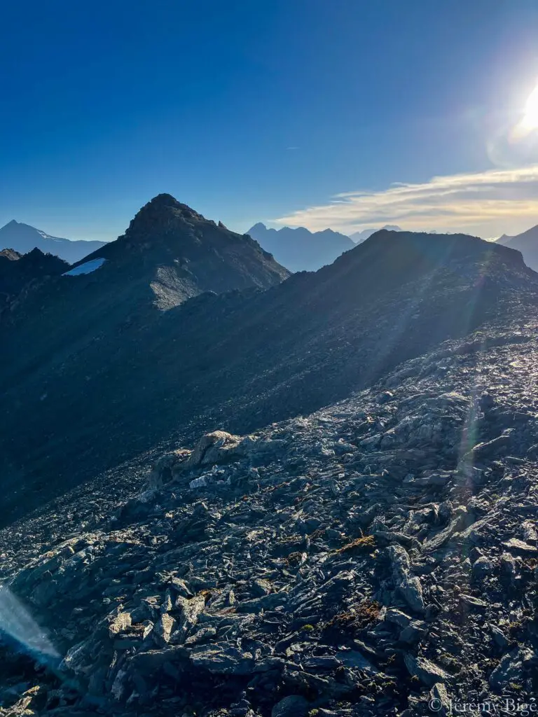 Sur les crêtes avec vue sur la Pointe du Grand Pré (3059m). 