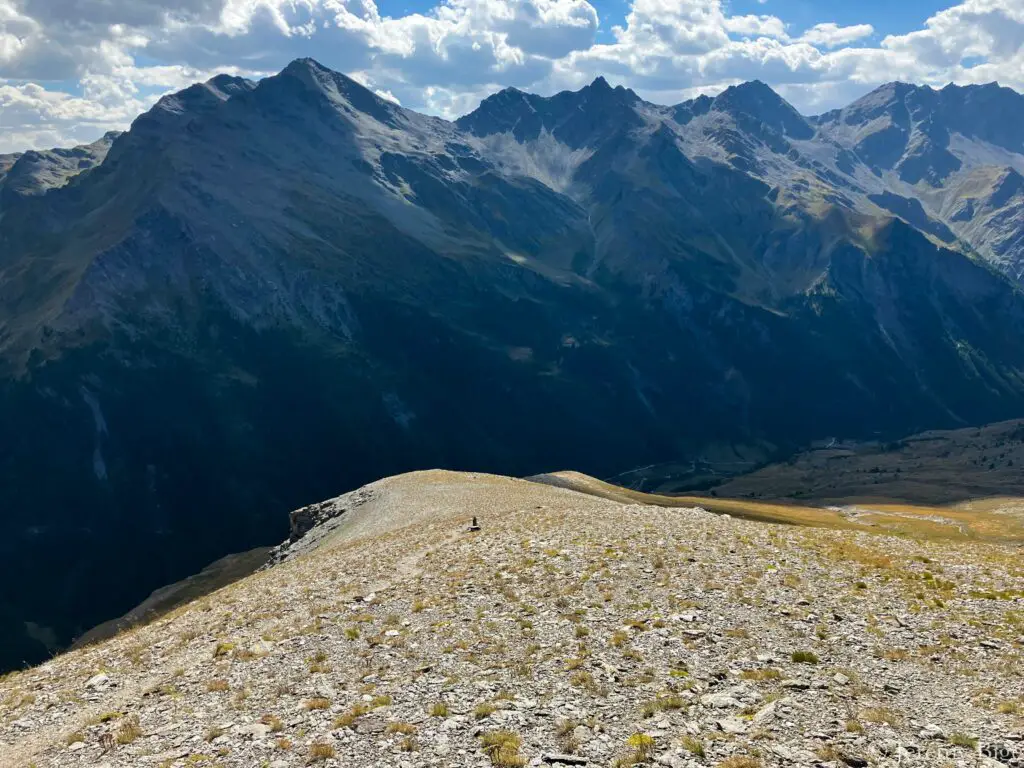 Descente du col de Clapis (2851m) durant la Trans'Alpes.