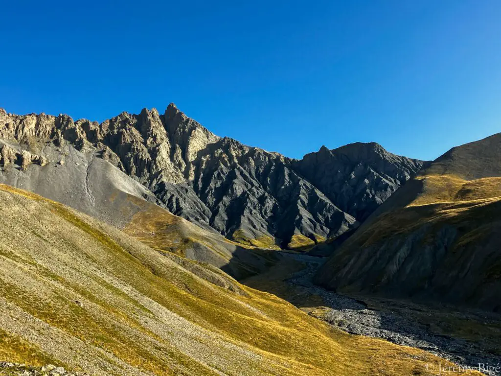 Sous le Pas de la Cavale (2673m).