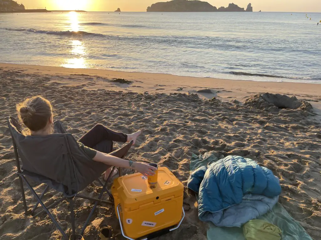 Levé du soleil en Costa Brava sur les iles Medes