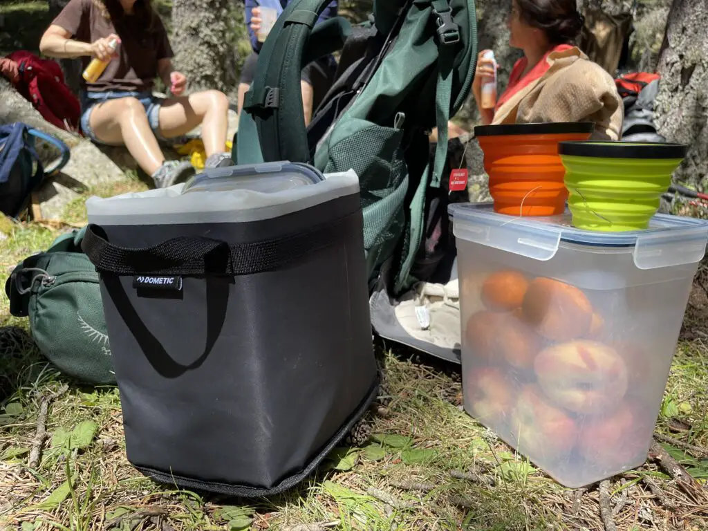 Pique-nique en randonnée avec la glacière Dometic GO