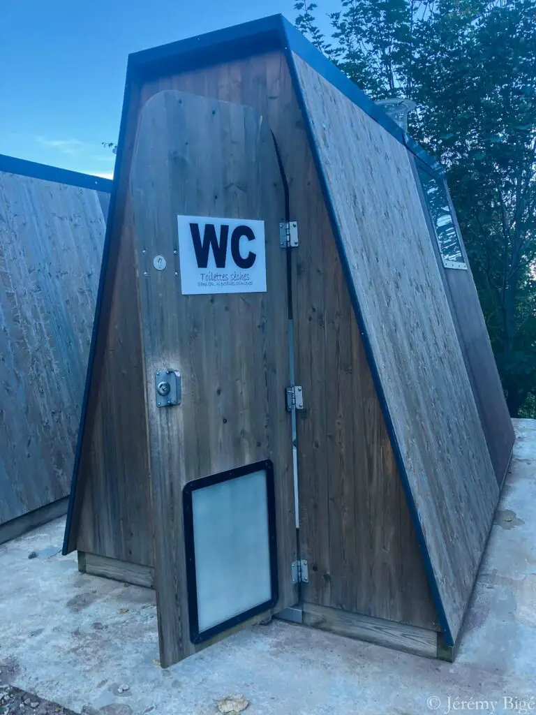 Toilettes du refuge de l’Ortu di u Piobbu sur le GR20.