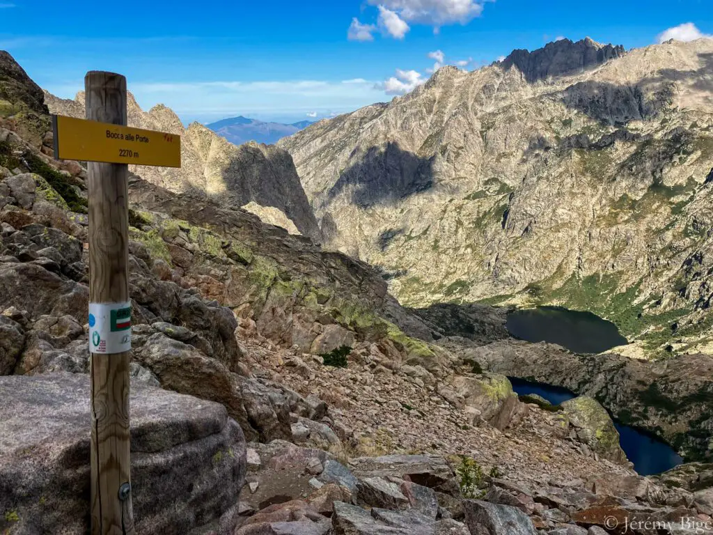 Lacs de Melo et Capitello depuis le bocca alle Porte (2225m).