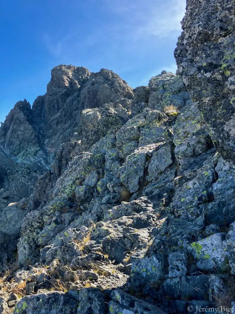 Montée vers le Monte d'Oro sur le GR20.