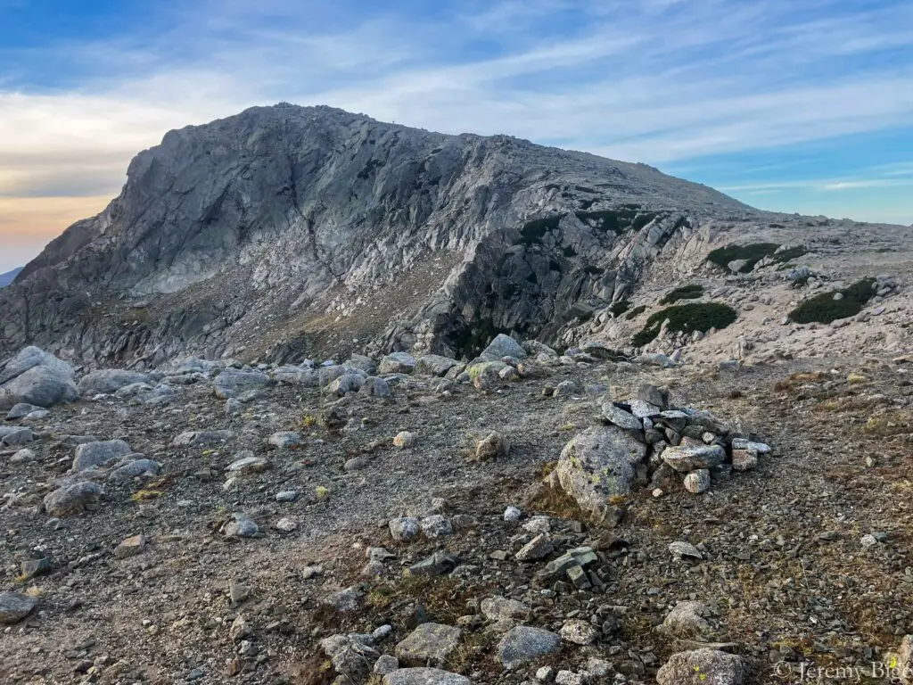 Montée vers le Monte Renoso (2352m) sur le GR20.