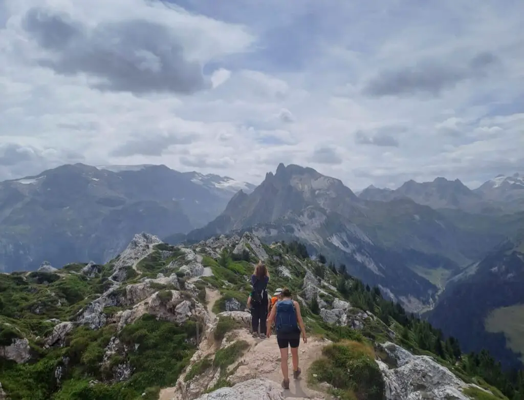 kari traa marque outdoor norvégienne Tshirt manche longue laine mérinos randonnée été 