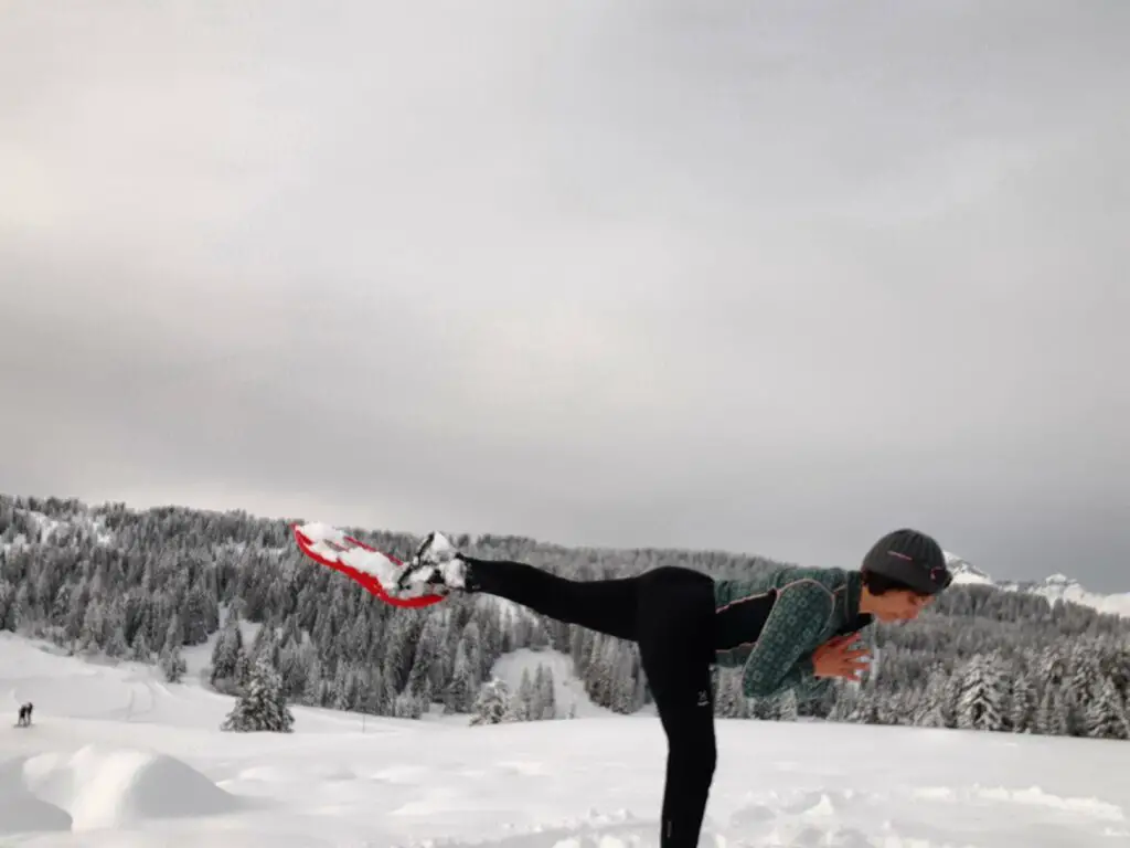 kari traa marque outdoor norvégienne Tshirt manche longue laine mérinos raquettes et yoga dans la neige