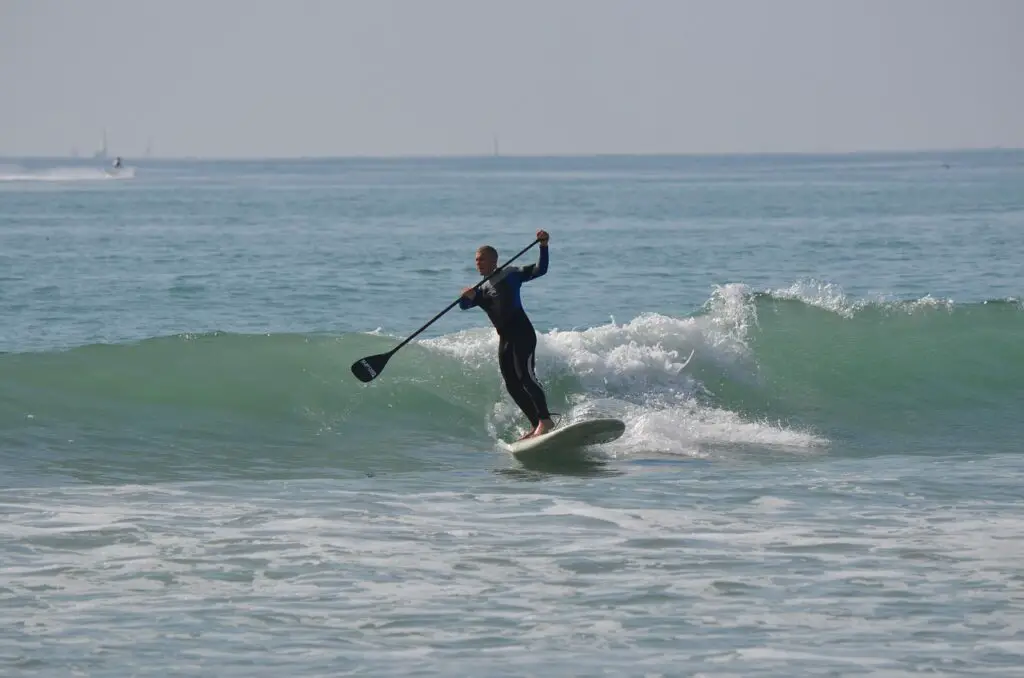 stand-up paddle pour la pratique du surf